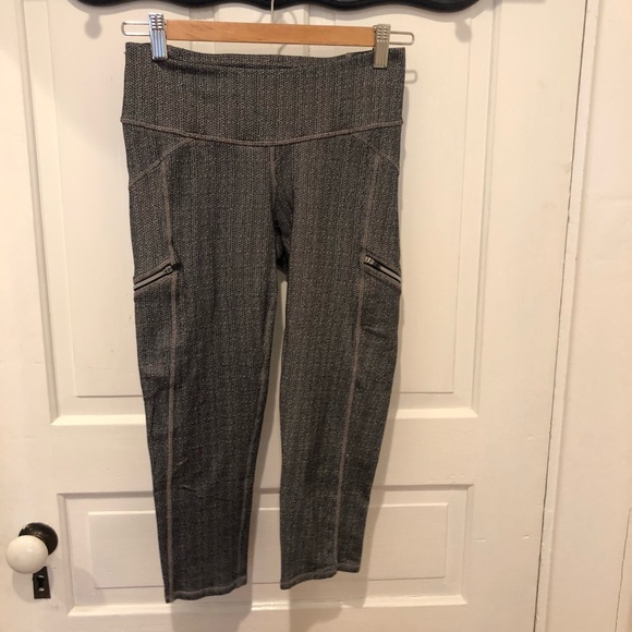 Athleta gray leggings with pockets! - Picture 4 of 8